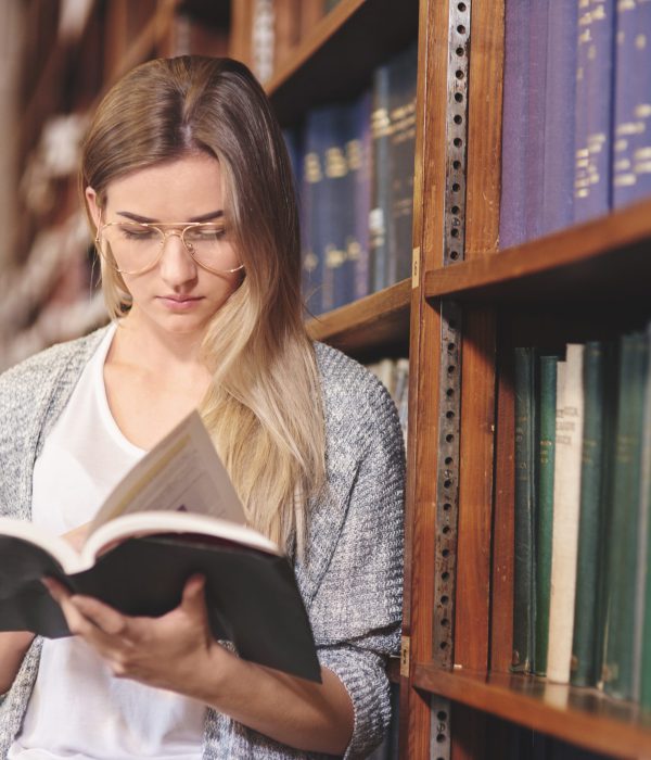 Woman take delight in reading books