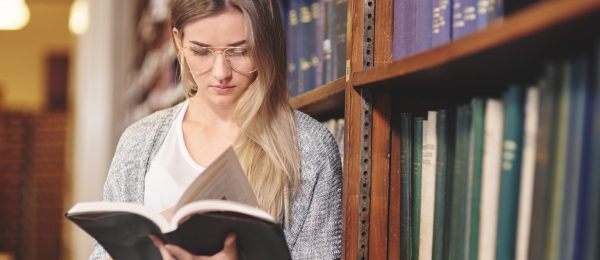 Woman take delight in reading books