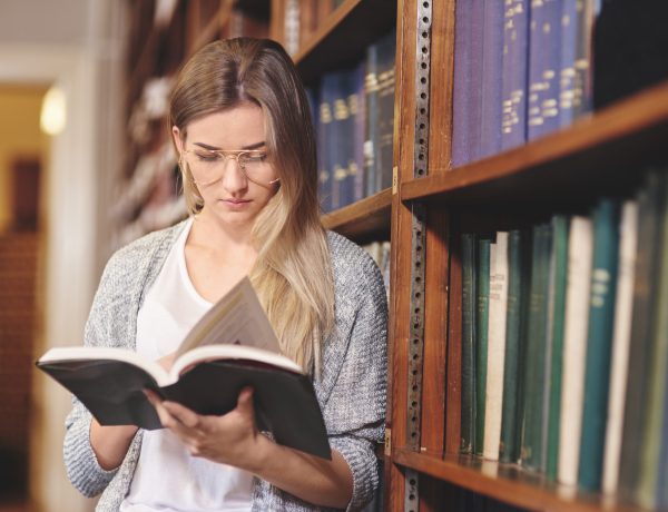 Woman take delight in reading books